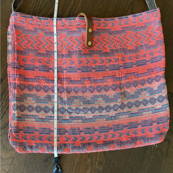 The Same Direction (TSD Brand) Crossbody Aztec Bag - Picture 5 of 9